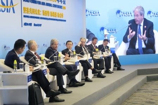 　「博鰲アジアフォーラム」の参加者＝２４日、中国海南省（共同）