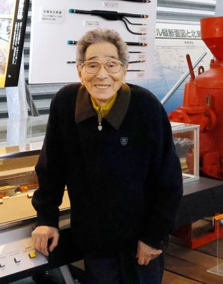 　青函トンネルの建設に約２０年間従事した元作業員の菊地謹一さん＝５日、北海道福島町