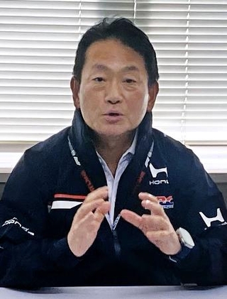 　取材に応じるホンダ・レーシング（ＨＲＣ）の渡辺康治社長＝２６日、三重県鈴鹿サーキット