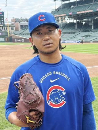 　取材に応じるカブス・今永＝シカゴ（共同）