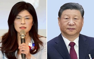 　中国共産党の習近平総書記（右）と台湾の最大野党国民党の鄭麗文主席（共同）