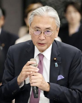 　２０２４年５月、台湾の頼清徳新総統の就任式に出席後、記者会見する「日華議員懇談会」の古屋圭司会長＝台北（共同）