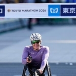 　車いすの部女子で優勝したカテリーヌ・デブルナー＝東京都千代田区