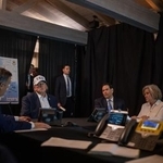 米軍によるイラン攻撃の状況を見守るトランプ大統領（左から２人目）ら（ホワイトハウスのＸから、共同）（提供元が画像の一部を加工しています）