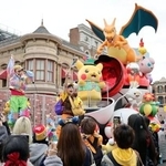 　ＵＳＪが先行公開した、２５周年記念イベントのパレード＝３日午前、大阪市此花区