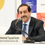 　記者会見するＯＣＡ調整委員会のタヤブ・イクラム委員長＝３日午後、名古屋市