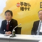 　衆院選の総括について説明する国民民主党の玉木代表（左）＝４日午後、東京都千代田区