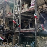 　米イスラエルの攻撃を受け、破壊された集合住宅＝５日、テヘラン（ゲッティ＝共同）