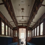 　修繕が完了した路面電車「京都電気鉄道電車」の車両内部＝６日午後、京都市左京区