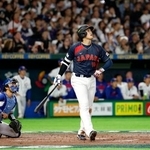 　ＷＢＣ１次リーグ初戦の台湾戦の２回、右越えに満塁本塁打を放つ日本・大谷翔平＝６日、東京ドーム