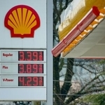 　ワシントンにあるガソリンスタンド＝５日（ロイター＝共同）