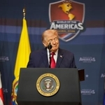 　「米州の盾サミット」で演説するトランプ米大統領＝７日、フロリダ州ドラル（ＡＰ＝共同）