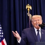 　９日、米フロリダ州での記者会見で話すトランプ大統領（ロイター＝共同）