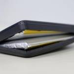 　劣化し膨張したとみられるモバイルバッテリー