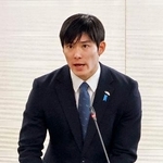 　福井県議会特別委員会で、杉本達治前知事の退職金返還に関して説明する石田嵩人知事＝１０日午後