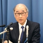 　記者会見する岡明・埼玉県立小児医療センター病院長＝１１日、埼玉県庁