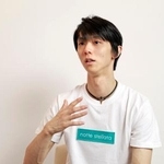　インタビューに応じる羽生結弦さん