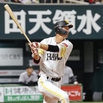 　１回、右中間に満塁本塁打を放つソフトバンク・秋広＝みずほペイペイドーム