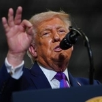 　米南部ケンタッキー州ヘブロンで演説するトランプ大統領＝１１日（ＡＰ＝共同）