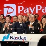 　１２日、ニューヨークのナスダック市場の取引所で行われたＰａｙＰａｙ上場の記念式典（ロイター＝共同）