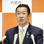 　閣議後に記者会見する黄川田男女共同参画相＝１３日午前、東京・永田町