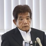 　記者会見する女児の父親の川原冨由紀さん＝１３日午前、福岡市