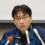 　記者会見する東京電力柏崎刈羽原発の菊川浩ユニット所長＝１３日午後、新潟県刈羽村