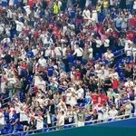 　１３日、ＷＢＣのドミニカ共和国-韓国戦で盛り上がるスタンドのファン＝米マイアミのローンデポ・パーク（共同）