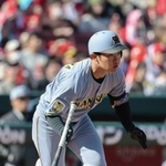 　７回、右前に適時打を放つ阪神・中川＝マツダ