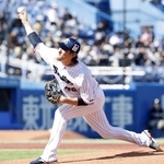 　５回途中１失点だったヤクルト先発の高梨＝神宮