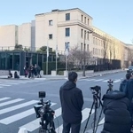 　米中閣僚級貿易協議が行われる会場前＝１５日、パリ（共同）