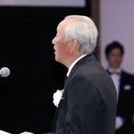 　尾崎将司さんのお別れの会で弔辞を読む青木功さん＝１６日午前、東京都内のホテル