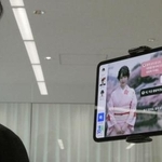 　実演で使われた「通訳モード」のタブレット画面＝２月、大阪市都島区