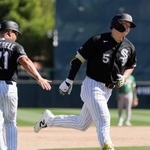 　アスレチックス戦の５回、オープン戦初本塁打を放ち塁を回るホワイトソックス・村上（５）＝グレンデール（ＡＰ＝共同）