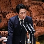 　参院予算委で答弁する小泉防衛相＝１８日午前