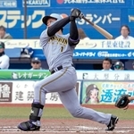 　３回、２ランを放つ阪神・森下＝ＺＯＺＯマリン