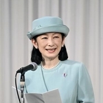 　結核予防全国大会であいさつされる紀子さま＝１８日午前、松山市