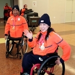 　帰国したミラノ・コルティナ冬季パラリンピック、アルペンスキーの村岡桃佳（右）と鈴木猛史＝１８日、羽田空港