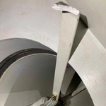 　東京電力柏崎刈羽原発６号機の破損した部品「接地導体」＝１５日、新潟県（東電提供）