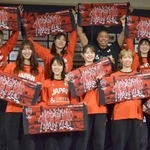 　バスケットボール女子Ｗ杯の出場権を獲得した日本代表＝１９日、東京都港区