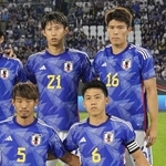 　サッカー国際親善試合のドイツ戦に臨む冨安（後列右）と伊藤（同中央）ら＝２０２３年９月、ウォルフスブルク（共同）