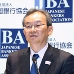 　記者会見する全国銀行協会の半沢淳一会長＝１９日午後、東京都千代田区