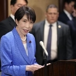 　日米首脳会談を終え、記者団の取材に応じる高市首相＝１９日、ワシントン