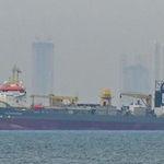 　ホルムズ海峡の混乱によりアラブ首長国連邦（ＵＡＥ）沖で停泊する商船＝２日（ゲッティ＝共同）