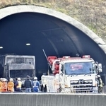 　事故現場周辺＝２０日、三重県亀山市