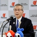 　中部経済連合会会長として記者会見する、中部電力の勝野哲会長＝２３日午後、名古屋市