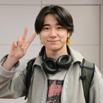 　スノーボード・ハーフパイプの「ザ・スノーリーグ」でシーズン覇者となり、帰国した戸塚優斗＝２３日、羽田空港