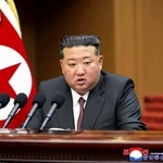 　北朝鮮で国会に当たる最高人民会議に臨む金正恩朝鮮労働党総書記＝２３日、平壌（朝鮮中央通信＝共同）