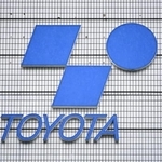 　豊田自動織機高浜工場に掲げられたロゴマーク＝愛知県高浜市