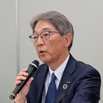 　記者会見する石油化学工業協会の工藤幸四郎会長＝２４日午前、東京都中央区